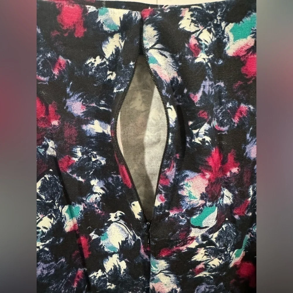 Talbots Pencil Skirt Cotton Blend Classic Workwear Back Zip Slit Floral Size 12